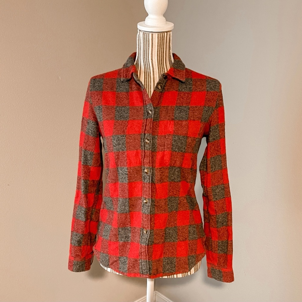 Slim fit American eagle plaid button-up
